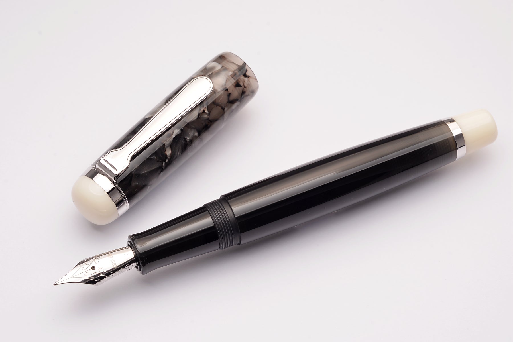 OMAR fountain pen gray
