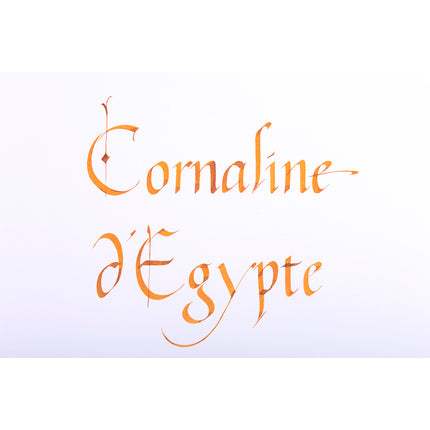 Kalligrafie des Namens Cornaline d`Egypte in derselben Farbe. 